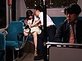 狙われた女子大生 共謀痴●バス 明里つむぎ